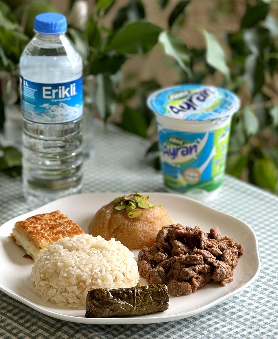 Börekli Yaprak Sarmalı Helvalı Kavurmalı Pilavlı Mevlüt Menüsü